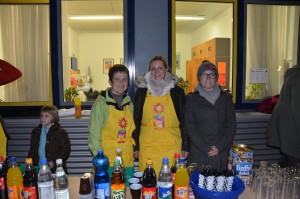 Dank engagierter Eltern gab es nach dem Zug noch kalte und warme Getränke auf dem Schulhof. VIELEN DANK!