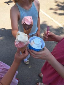 Drei Portionen Eis.