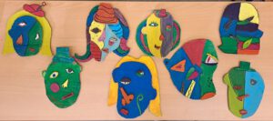 Masken im Picassostil